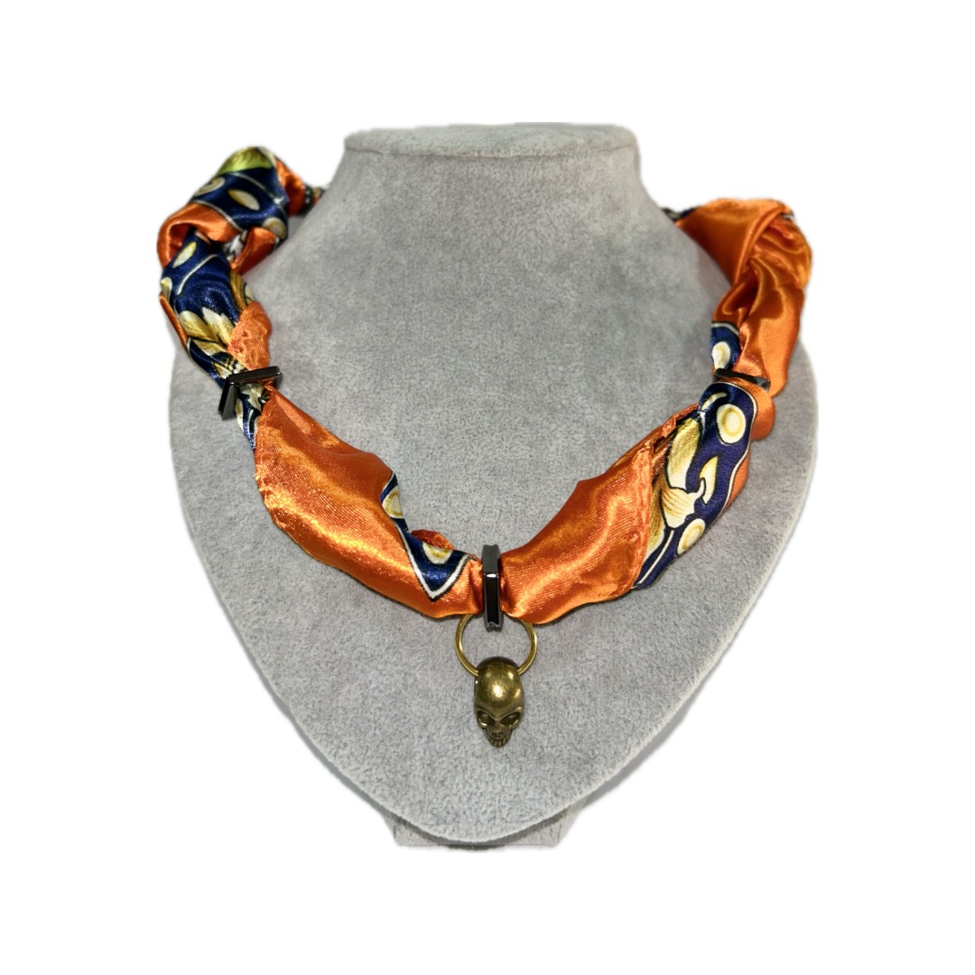 Collar Bandana Naranjo Charms Calabera