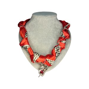Collar Bandana Corazón Escarlata